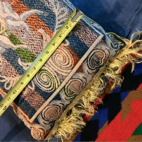 Pretty pillow golden thread - Picture 2 of 4